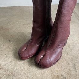 Another view of the R boot