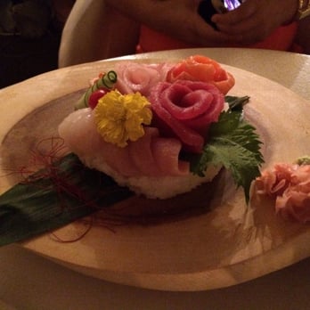 Friends Sushi - Large chirashi - Sushi Bars Near Me - Chicago, Illinois