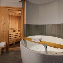 Mainport Hotel - Guest room bath