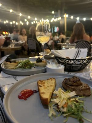 Petit Robert Bistro by null