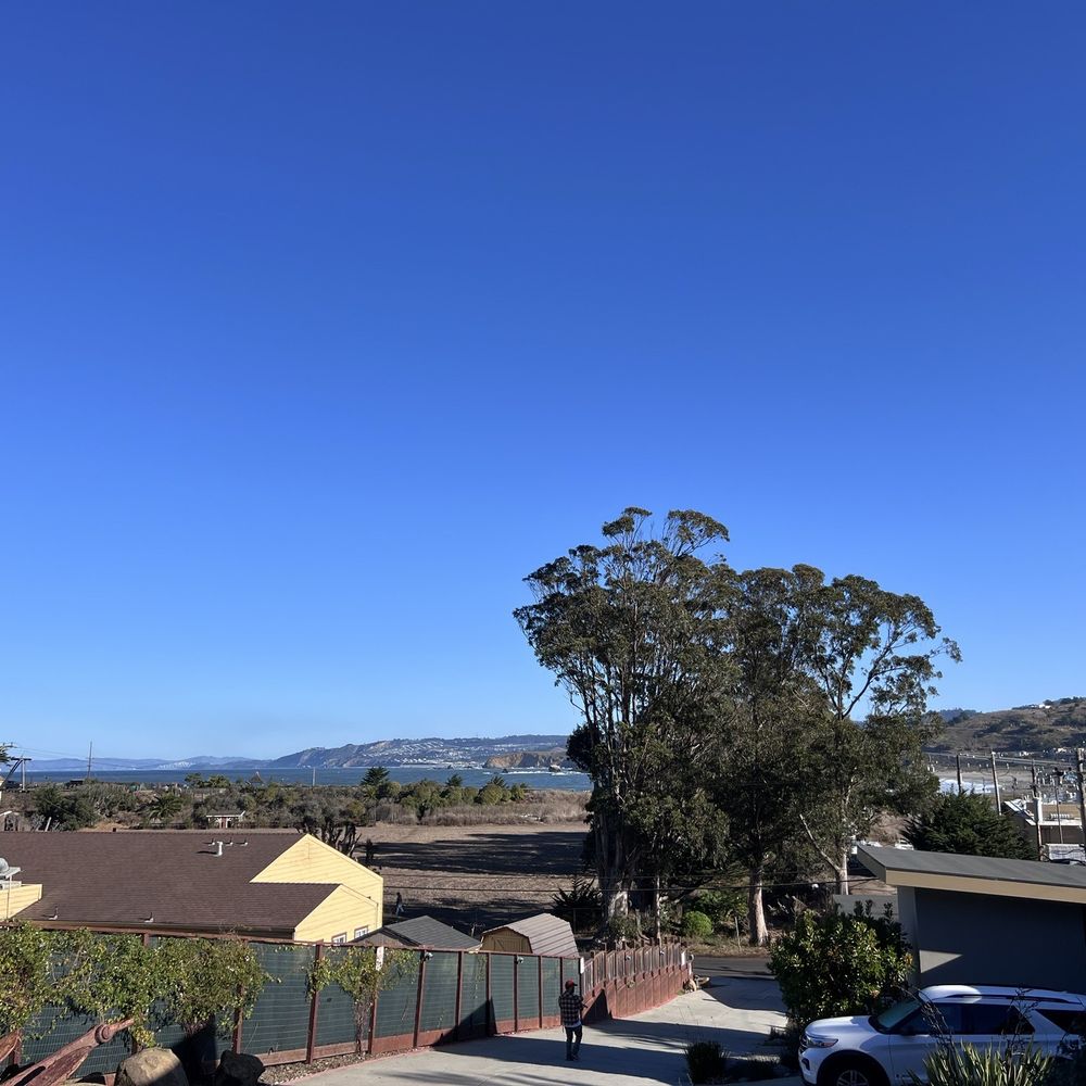 The Anchor Inn - Make sure to walk up the driveway to see the full coastal view - Hotels Near Me - Pacifica, California The Anchor Inn - Make sure to walk up the driveway to see the full coastal view - Hotels Near Me - Pacifica, California