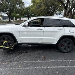 Trade World Leaders Tow - Towing services the vehicle broke his motor