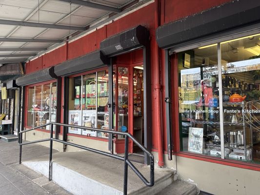 Fante's Kitchen Shop by null