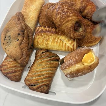 Tous les Jours - Bakeries Near Me - Honolulu, Hawaii Tous les Jours - Bakeries Near Me - Honolulu, Hawaii