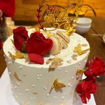 Artbakeflora - Strawberry cake enough to serve ~20 people. Roses were artificial, but they looked very realistic. - Custom Cakes Near Me