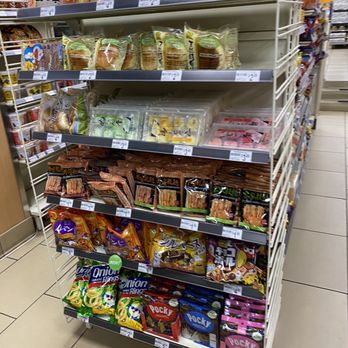 7-Eleven - shelves of snacks and snacks in a grocery store - Convenience Stores Near Me - Seattle, Washington