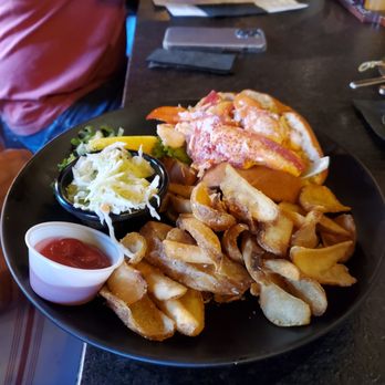 Riverhouse - Lobster Roll - New American Near Me - Taunton, Massachusetts