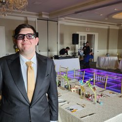 Royal Screen Rental - Ready to party