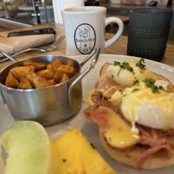 Babica Hen Cafe - Traditional Benedict - Breakfast & Brunch Near Me - Lake Oswego, Oregon
