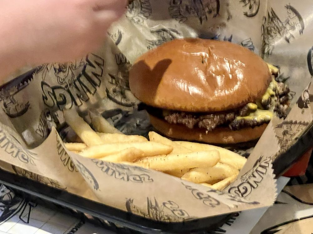 WINGS ETC GRILL & PUB Updated September 2024 25 Photos 1504 Grand