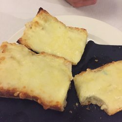Desport - Pan con ajo y queso. Vino frio
