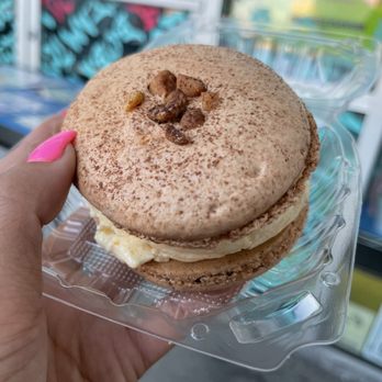 Scoop LV - Ferro Roche Macaron with Cinnamon Toast Crunch Ice Cream - Bubble Tea Near Me - Las Vegas, Nevada Scoop LV - Ferro Roche Macaron with Cinnamon Toast Crunch Ice Cream - Bubble Tea Near Me - Las Vegas, Nevada