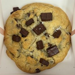 Large Chocolate Chip Cookie