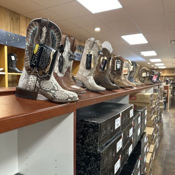 Hayes Boots Plus - Dan Post boots - Shoe Stores Near Me - Clarksville, Tennessee Hayes Boots Plus - Dan Post boots - Shoe Stores Near Me - Clarksville, Tennessee