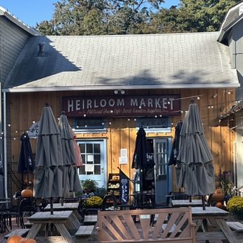 Heirloom Market - Outside - Farmers Market Near Me - Wethersfield, Connecticut