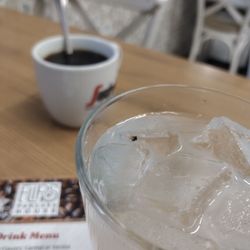 Flips Pancake House - Ice water I was served with a complimentary dead bug floating in it. Yummy.