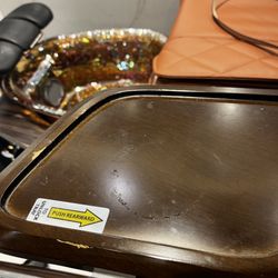 M. Vince' Nail Spa - Dirty chair right when I sat down