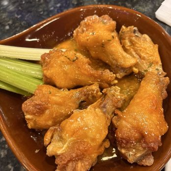 Pomodoro's - Hit garlic wings - Pizza Near Me - Wexford, Pennsylvania