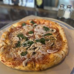 Delicious thin crust pizza! Love this place!
