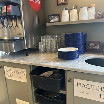 The Bambino - Courtesy water cups, extra plates and fountain machine that I think needs to have Rootbeer - Pizza Near Me - Midvale, Utah The Bambino - Courtesy water cups, extra plates and fountain machine that I think needs to have Rootbeer - Pizza Near Me - Midvale, Utah