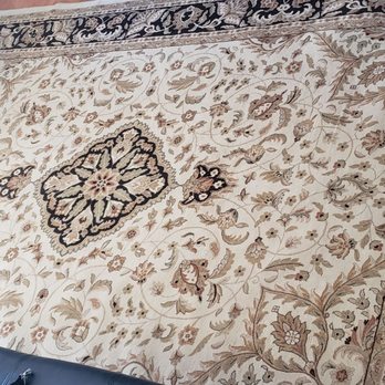 Clean Rugs Hawaii - a clean rug in a living room - Carpet Cleaning Near Me - Aiea, Hawaii Clean Rugs Hawaii - a clean rug in a living room - Carpet Cleaning Near Me - Aiea, Hawaii