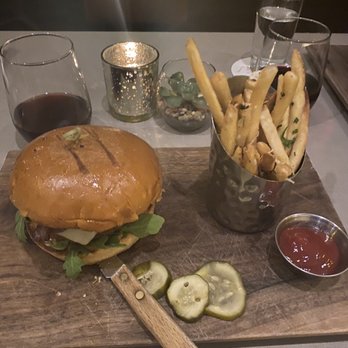 Lounge Here - Veggie burger - Cocktail Bars Near Me - Dallas, Texas Lounge Here - Veggie burger - Cocktail Bars Near Me - Dallas, Texas