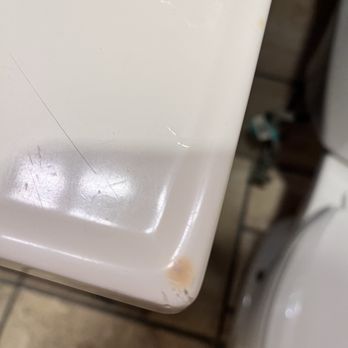 El Dorado Motel - Burn mark on bathroom counter - Hotels Near Me - Twain Harte, California