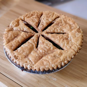 Frontside Cafe - Aussie meat pie with braised short rib filling - Coffee & Tea Near Me - Ventura, California Frontside Cafe - Aussie meat pie with braised short rib filling - Coffee & Tea Near Me - Ventura, California