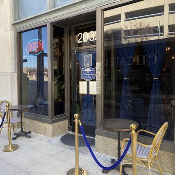 The Metropolitan On Main - Street front. - Breakfast & Brunch Near Me - Dallas, Texas