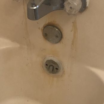 Surfside Anchor Motel - Bathtub was so bad - Hotels Near Me - Freeport, Texas