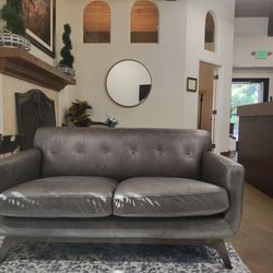 Beech & Reid Oral & Dental Implant Surgery - Waiting area