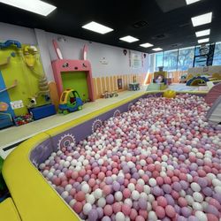 Mini Playtime - Clean & empty on a Friday morning!