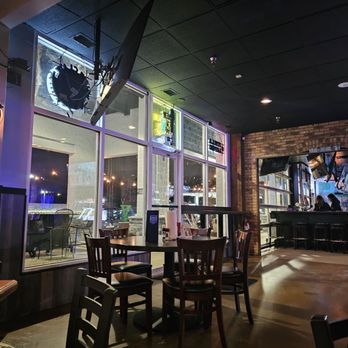 BLVD Tavern - American Near Me - West St Paul, Minnesota