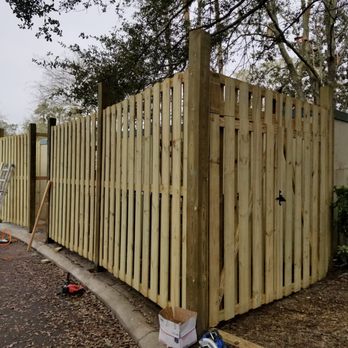 Earwood Contracting Services - a fence being built - General Contractors Near Me Earwood Contracting Services - a fence being built - General Contractors Near Me