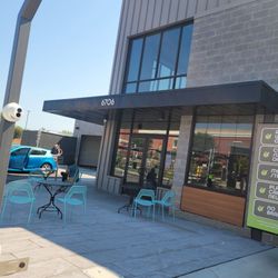 Canton Car Wash - Customer waiting area for full service detailing.