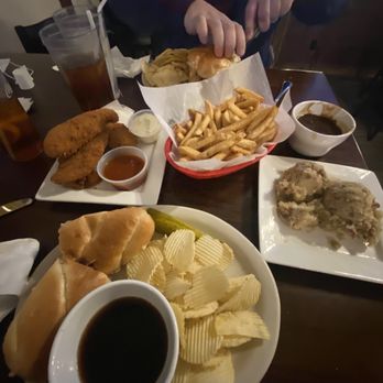 Wellington Pub - Delicious lunch - American Near Me - Buffalo, New York