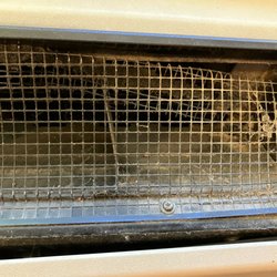 Majestic Mountain Inn - Nasty a/c grate