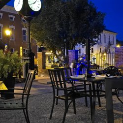 Florentine Restaurant - This evening entertainment on the patio