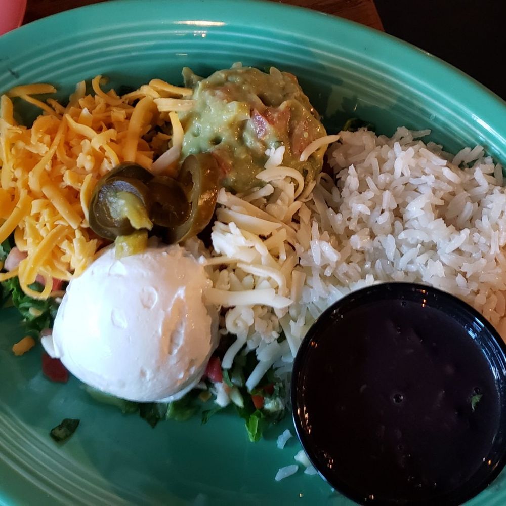 Rio Bravo Fairfield - Trimmings for the fajitas - Mexican Near Me - Fairfield, Connecticut