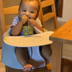 Healthy Baby Hawaii - 7 month old, eating green bean for dinner