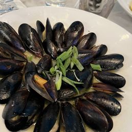 Delicious mussels that came with toast for chopping up the juice Delicious mussels that came with toast for chopping up the juice