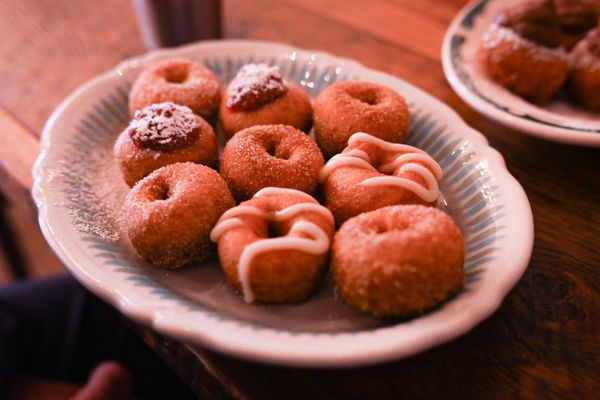 Pip's Original Doughnuts & Chai by null