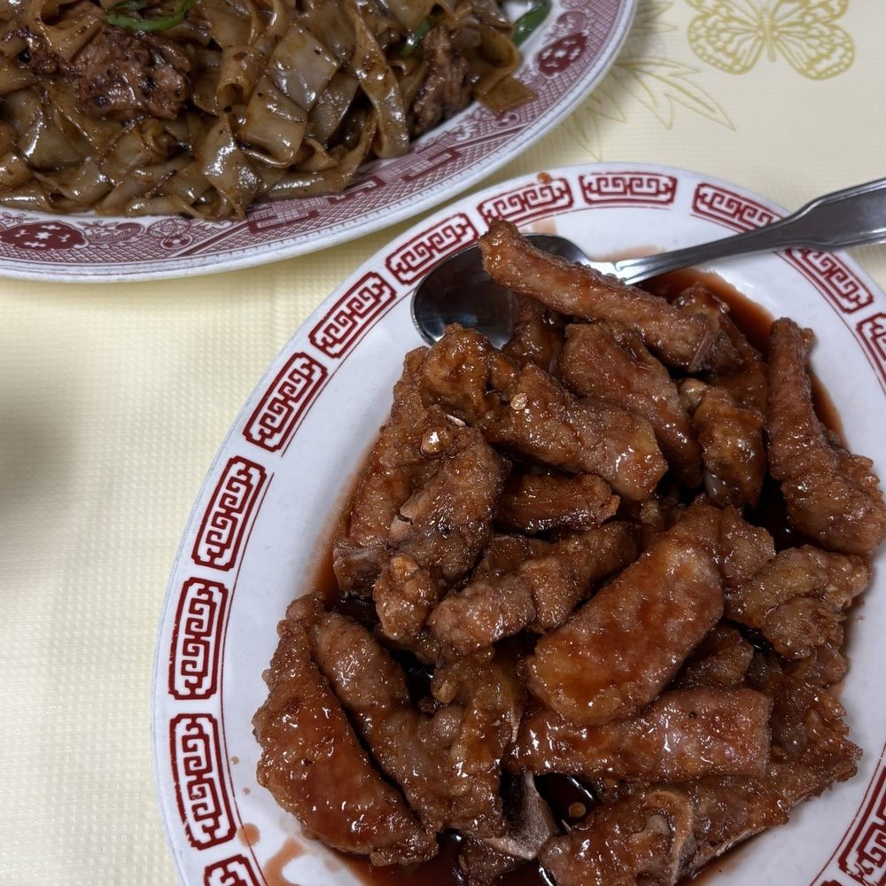 Hop Kee - beef chow fun & pork peking style - Seafood Near Me - New York, New York Hop Kee - beef chow fun & pork peking style - Seafood Near Me - New York, New York