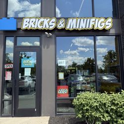 Bricks and Minifigs