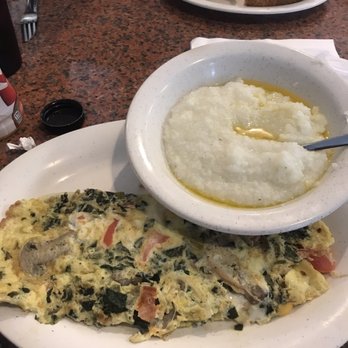 Frank's Grill - Spinach and Mushroom Omelette and Grits - Breakfast & Brunch Near Me - Houston, Texas