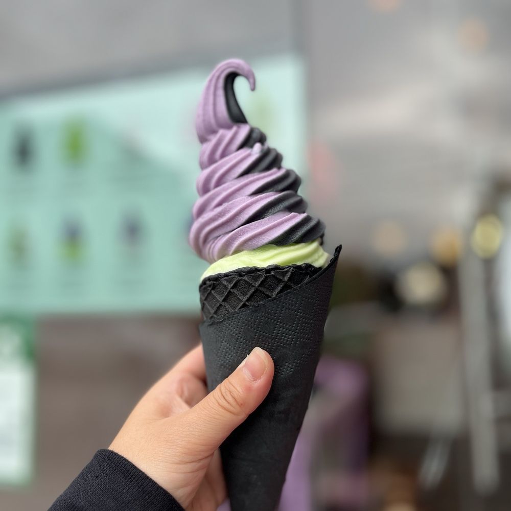 iHalo Krunch - Ice cream cone - Ice Cream & Frozen Yogurt Near Me - Toronto, Ontario iHalo Krunch - Ice cream cone - Ice Cream & Frozen Yogurt Near Me - Toronto, Ontario