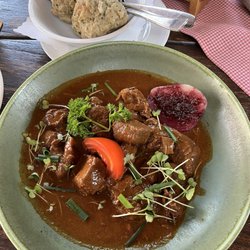 Deutsches Haus - Hirschgiulasch mit Semmelknödel