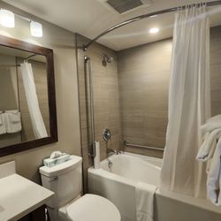The Embassy Inn - Bathroom