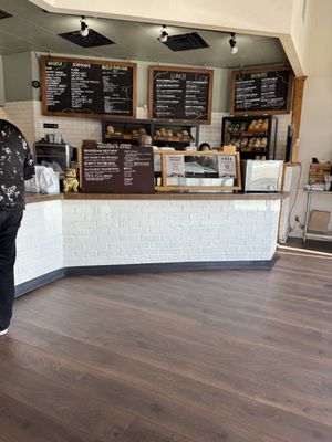 Benny's Lakewood by null