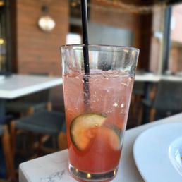 Cranberry cooler mocktail Cranberry cooler mocktail